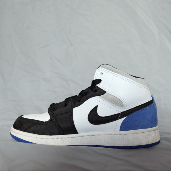 Jordan 1 Mid SE GS ‘Royal Black Toe’ - Size 4.5 - Picture 2 of 5